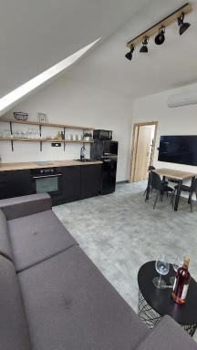 Apartmán Po schodech nahoru - Housity
