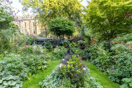 Beautiful Double Room in Idyllic West End Townhouse - Housity