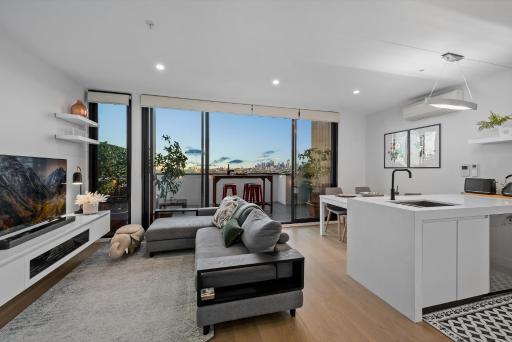 StayCentral - Northcote Townhouse with Study - Housity