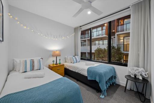 StayCentral - Northcote Townhouse with Study - Housity