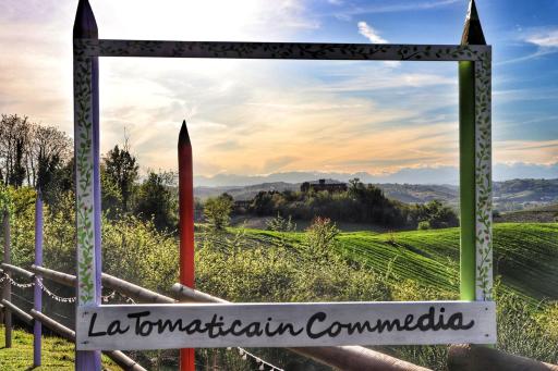 La Tomatica In Commedia - Housity