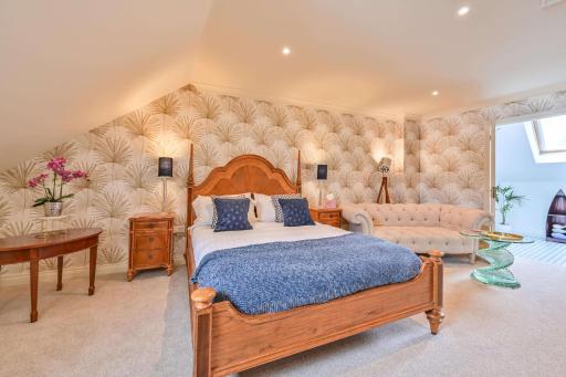 Lisburne Place - Luxury Three Bedroom Town House - Housity