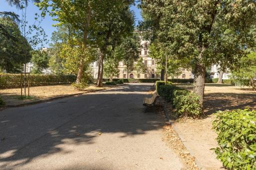 Cozy Apartment with Terrace in Piazza d'Azeglio - Housity