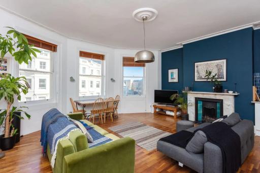 Spacious 1 Bedroom  in Brighton Beside the Sea - Housity