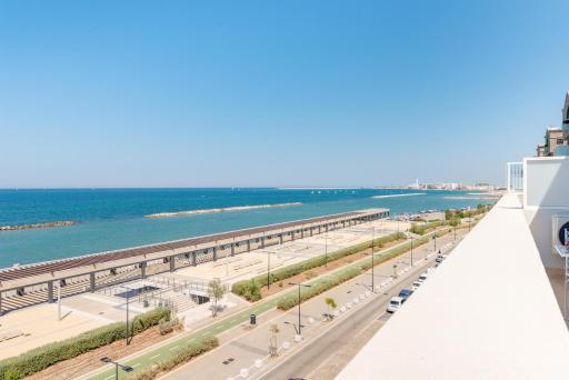 Waterfront Apartment with seaview balcony - Housity