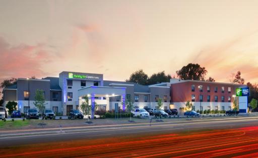 Holiday Inn Express & Suites - Williamstown - Glassboro, an IHG Hotel - Housity
