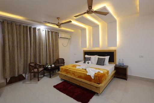 Hotel The Queen by Jal's - Housity