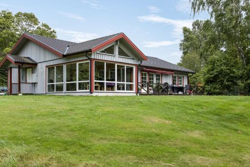 Holiday house in Holminge with panoramic views of Lake Bolmen - Housity
