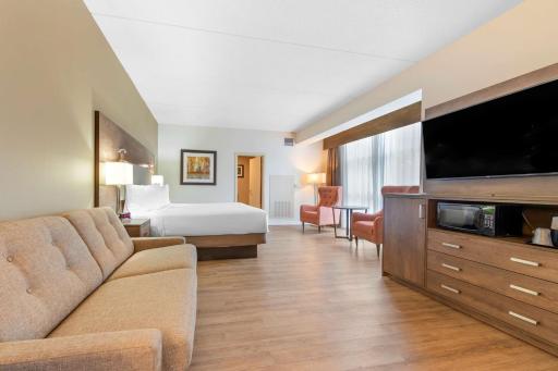 Best Western Plus Perth Parkside Inn & Spa - Housity