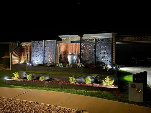 Stunning 2BR whole house with lockup garage, Spa, landscaped backyard at Mildura - Housity