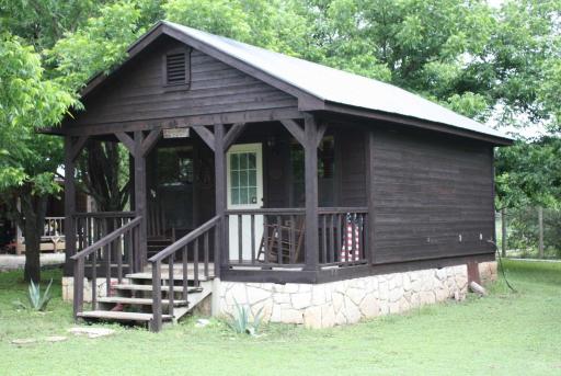 Double U Barr Ranch - Cowboy Cabin - Housity