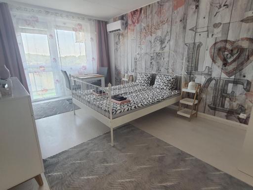 Hegyalja Apartman - Housity