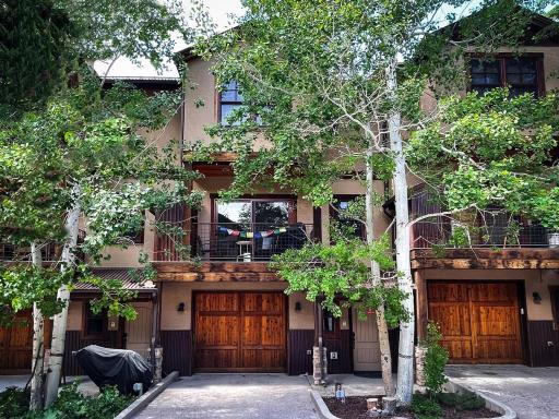 Elkhorn Townhome 1947 - Housity
