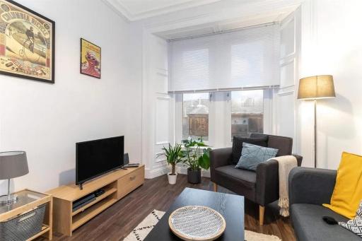 NEW 1BD Close to Ocean Flat in the Centre of Largs - Housity