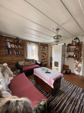 Hubane hoovimajake Haapsalu vanalinna juures - Housity