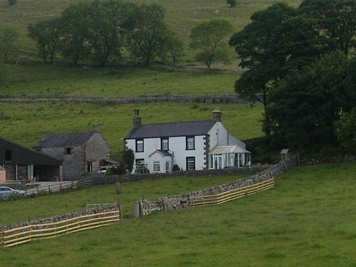 Fernydale Farm Bed & Breakfast - Housity