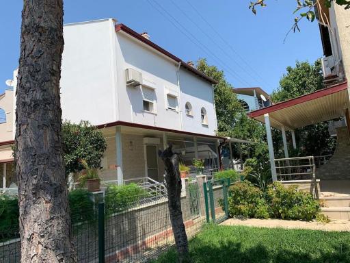 3 Bedroom Villa Ten Minutes Walking to the Beach - Housity