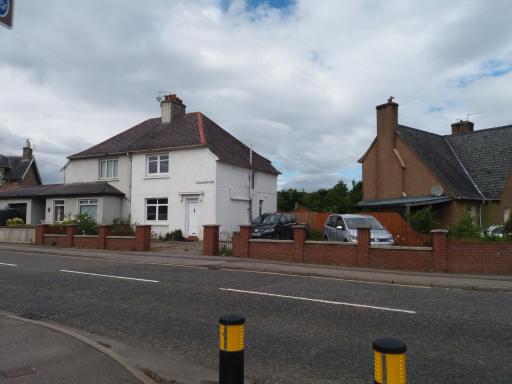Ashley 3 Bed Inverness City Holiday Home with free parking - Housity