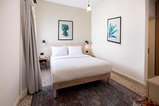 Julia's Hotel Suites - Housity
