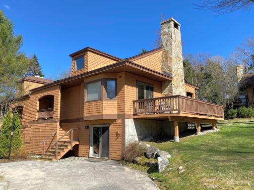 O7 Slopeside Bretton Woods Resort cottage with upscale stylings cozy decor tons of space - Housity