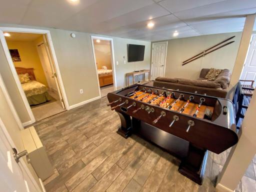 O7 Slopeside Bretton Woods Resort cottage with upscale stylings cozy decor tons of space - Housity