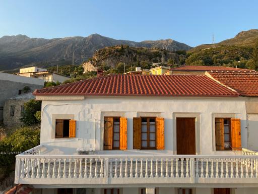 Traditional old house - Housity