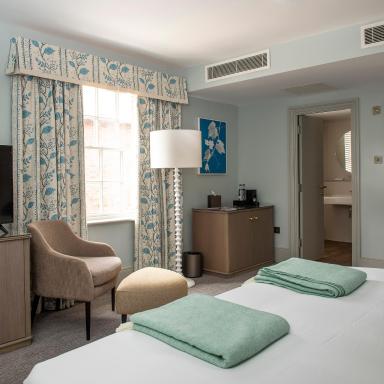 Bush Hotel Farnham - Housity