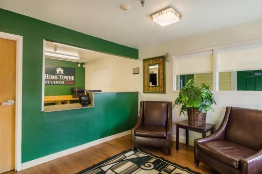 HomeTowne Studios by Red Roof Denver - Glendale/ Cherry Creek - Housity