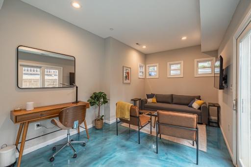 MODERN - Lux 1 BR 2 Bed Condo - Prime Location - Housity