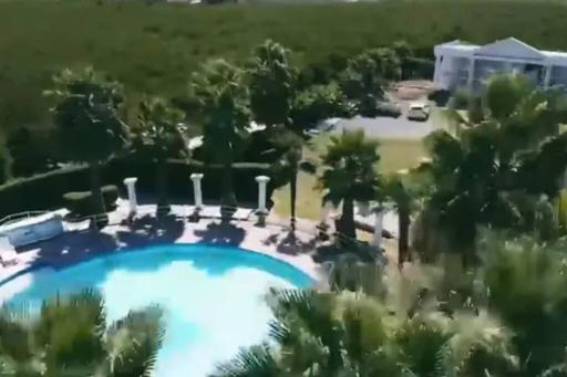 Alojamiento vacacional completo 8 habitaciones 9 baños con piscina - Housity