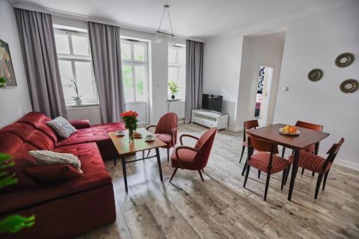 Czerwony Apartament DE LUX dla 4 osób Chorzów Katowice - Housity