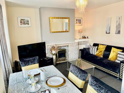 Lovely Holiday Home Near Cardiff City Centre - Madoc Road 3 Bedrooms Sleeps up to 7 - Housity