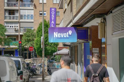 Hostal Nevot - Housity
