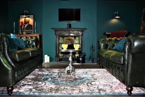 The Wolf's Den - Housity