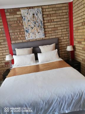 Makanyaneng Guest Lodge - Housity