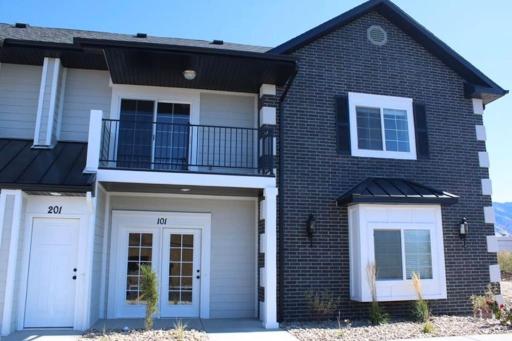 2 CONDOS next to each other Perfect for GROUPS - Housity