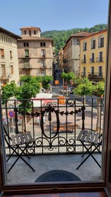 EL MUSSOL DE LA VILA Camprodon, balconets amb vistes a la plaça - Housity