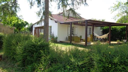 Maison indépendante sur grand terrain clos - Housity