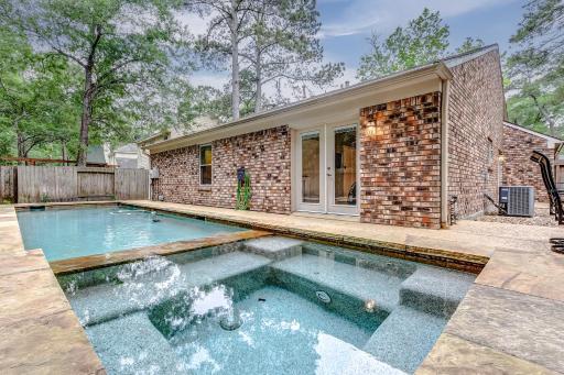 Pool & Spa! Whimsical Heart of The Woodlands - Housity
