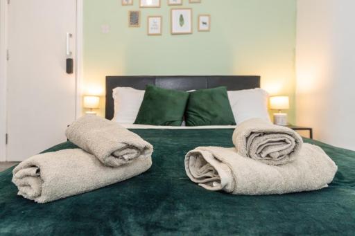 Five Seasons Liverpool City - Modern Studios near Anfield - Housity