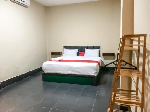 RedDoorz @ Jalan Gelanggang Remaja Waena Jayapura - Housity