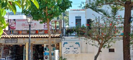 Christin P. Cute home with patio - Housity