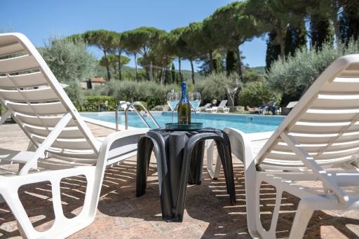Dolce Far Niente Apartment with pool & parking - Housity