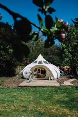 Appleblossom Yurt - Housity