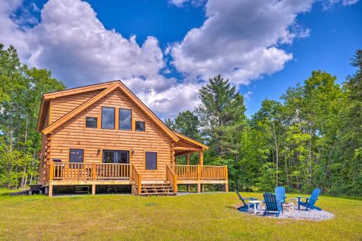 Peaceful North Haverhill Haven w/ Wood Fire Pit - Housity