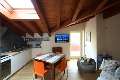 Stupenda mansarda dotata di tutti i comfort! - Housity