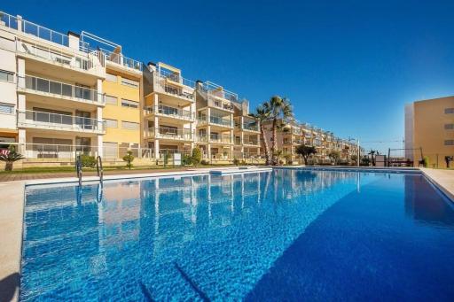 Stunning 2-Bed Apartment in nr Los Dolses - Housity