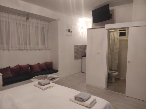 Apartments Golden Bridge - Housity