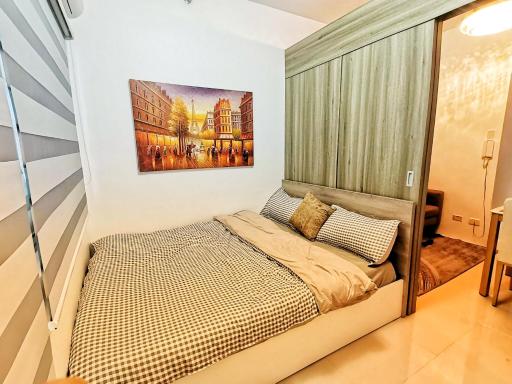 Stylish 1 Bedroom Condo Unit with Perfect Pool View Balcony at Fame Residences - Housity