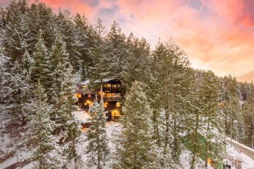 Treetop by AvantStay Rustic Secluded Cabin w Views in Summit Park - Housity